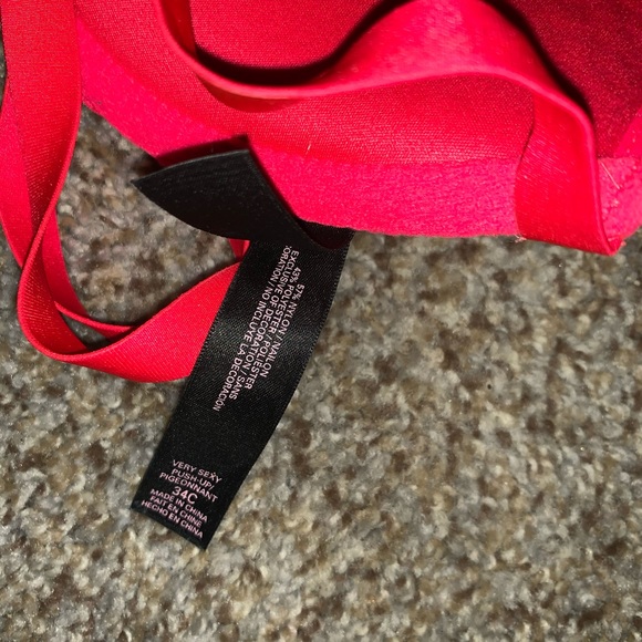 Victoria secret red very sexy bra size 34C - Picture 3 of 4